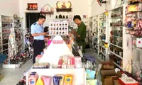 Đột kích kho mỹ phẩm &apos;khủng&apos; chuyên bán online ở Cà Mau