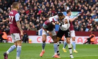 Vật đối thủ như đấu võ MMA, Ronaldo vẫn thoát thẻ đỏ khó tin