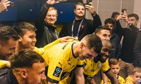 Pau FC thắng &apos;chung kết ngược&apos;, Quang Hải bẽn lẽn ăn mừng cùng đồng đội