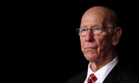 Huyền thoại MU Sir Bobby Charlton qua đời ở tuổi 86