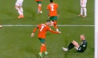 Ronaldo bị chê &apos;thiếu đẳng cấp&apos; vì pha ăn mừng xấu xí trước CH Séc