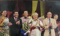 Khoảnh khắc ấm áp của Tổng Bí thư Nguyễn Phú Trọng và văn nghệ sĩ