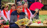 Lễ hội cầu may dưới cây bông 