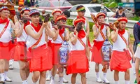 Nghi lễ độc đáo yêu cầu trai tráng mặc váy