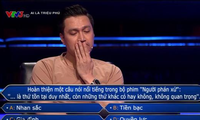 Việt Anh khóc khi được hỏi về câu thoại nổi tiếng của NSND Hoàng Dũng trên Ai là triệu phú