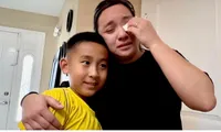 Con gái Phi Nhung hát tặng mẹ trong nước mắt