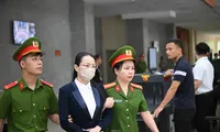 Cảnh sát dẫn giải nhóm cựu lãnh đạo Tập đoàn FLC, HOSE đến tòa phúc thẩm