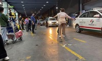 &apos;Thế giới taxi riêng&apos; ở sân bay Tân Sơn Nhất (*): Không thể để TCP làm gì thì làm!