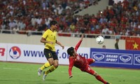 Quang Hải lập siêu phẩm trước Malaysia.