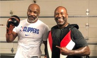 Mike Tyson (trái) bên cạnh HLV mới Cordeiro.
