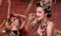 Nóng mắt với độ khêu gợi của ‘nàng Đát Kỷ hở hang nhất màn ảnh Hoa ngữ’