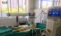 Cháu H.L.G (SN 2017, con gái chị H.) - nạn nhân trong vụ hỏa hoạn đã tử vong khi đang điều trị tại bệnh viện (Ảnh: VOV). 