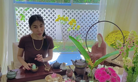 Thuỷ Tiên dùng hẳn trà đắt nhất thế giới, pha bằng ấm ngọc cho Công Vinh