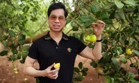 Showbiz 5/3: &apos;Sốc&apos; với diện tích vườn cây mà người hâm mộ tặng Ngọc Sơn