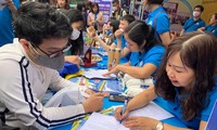 Thí sinh tham gia một ngày hội tư vấn tuyển sinh, hướng nghiệp được tổ chức hồi tháng 3. Ảnh: Diệp An