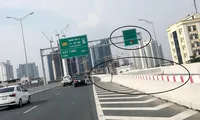 Gần 1 năm thông xe, đường trên cao Mai Dịch - cầu Thăng Long vẫn cụt đường kết nối với bên dưới