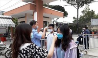 Trước mắt, TPHCM chỉ cho học sinh khối 9 và khối 12 trở lại trường học trực tiếp từ ngày 13/12