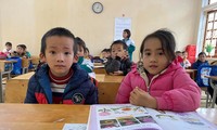 Nhiều ý kiến cho rằng, chỉ nên mua sách cho học sinh vùng khó khăn mượn Ảnh: Quỳnh Anh