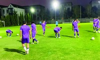 ĐT Việt Nam tập luyện trong chiều tối ngày 14/1. Ảnh: Thanh Hải