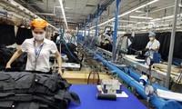 Hội đồng tiền lương thống nhất khuyến nghị Chính phủ tăng lương tối thiểu vùng thêm 6% từ ngày 1/7/2024. Ảnh minh họa: H.Việt