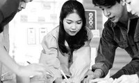 Nhiều bạn trẻ ngày nay thường chọn nghề theo xu hướng thị trường hoặc chạy theo mức lương khởi điểm hấp dẫn