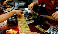 Thị trường vàng: Quản thế nào để giá không tăng sốc? 