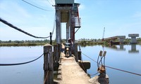 Rùng mình qua cầu &apos;vĩnh biệt&apos; 