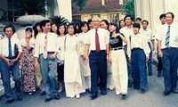 Sinh viên Đại học Kiến trúc, các tác giả Hội bút Hương Đầu Mùa và cán bộ, phóng viên báo SVVN-HHT được Thủ tướng Võ Văn Kiệt gặp mặt năm 1996 (Nhà báo Nguyễn Như Mai ngoài cùng bên trái) ảnh: Tư liệu