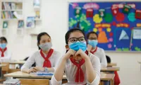 Sau một thời gian học trực tuyến kéo dài, học sinh rất mong mỏi được tới trường