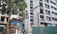 Khu nhà ở sinh viên Pháp Vân - Tứ Hiệp (Hoàng Mai, Hà Nội) bỏ hoang nhiều năm Ảnh: Ngọc Mai
