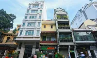 Hàng loạt khách sạn ở Hà Nội đóng cửa, rao bán 