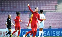 Sau pha lập công mở tỷ số 1-0 của Chương Thị Kiều trong trận cầu lịch sử 
