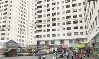 Một góc sân chung tổ hợp chung cư HH Linh Đàm, nơi xảy ra “đại chiến” giữa karaoke loa kéo tay và nhạc đám ma Ảnh: Trường Phong 
