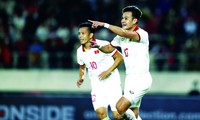 Tấn Tài ngày càng nổi bật bên hành lang cánh đội tuyển Việt Nam Ảnh: Hữu Phạm 