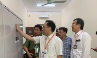 Kiểm tra công tác chuẩn bị thi tốt nghiệp THPT năm 2022 Ảnh Nghiêm Huê 