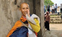 Ông Thích Minh Tuệ chấm dứt hành trình cùng đám đông tại Cổng Trời, Đèo Ngang- Quảng BìnhẢnh: CMH 