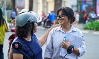 Học sinh thi tuyển sinh lớp 10 tại Hà Nội vừa qua Ảnh: ĐỨC NGUYỄN
