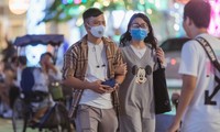 Người dân TPHCM ra đường hầu hết đã đeo khẩu trang phòng dịch