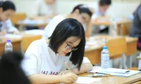 Thí sinh năm nay chịu nhiều áp lực vì quá nhiều kỳ thi tuyển sinh ÐH? Ảnh: Như Ý