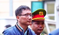Bị cáo Trịnh Xuân Thanh bị xét xử tội “Cố ý làm trái quy định của Nhà nước về quản lý kinh tế gây hậu quả nghiêm trọng” và “Tham ô tài sản”, vụ án xảy ra tại Tập đoàn Dầu khí Việt Nam (PVN) và Tổng công ty CP xây lắp Dầu khí Việt Nam (PVC)