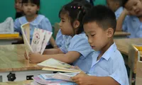 Ðể triển khai đổi mới Chương trình giáo dục phổ thông, tháng 1/2017, Bộ GD&ÐT khởi động dự án vay Ngân hàng Thế giới 77 triệu USD. (Ảnh mang tính minh hoạ. Ảnh: Hồng Vĩnh) 