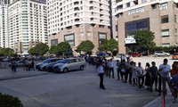 Xếp hàng bốc thăm mua nhà ở xã hội tại Phương Canh. Ảnh: Nguyễn Thành 
