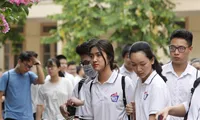 Học sinh lớp 12 năm nay “lận đận” thi cử vì dịch bệnh COVID-19 