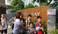 Người dân còn phải là những phụ huynh thông minh trong việc lựa chọn trường cho con Ảnh: Nghiêm Huê 