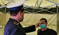 Các lái xe khi vào bãi tập kết chờ xuất hàng đều được kiểm tra sức khỏe Ảnh: Duy Chiến 
