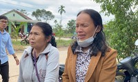 Chờ tin người thân trong nước mắt 