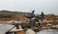 Công nhân xây dựng hạ tầng khu TĐC Hồng Kỳ