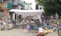 Gần Tết, Hà Nội nở rộ dựng rạp đám cưới giữa lòng đường