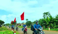Đoàn thanh niên chở loa tuyên truyền phòng chống dịch