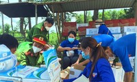 Đoàn thanh niên huyện Krông Búk chuẩn bị quà